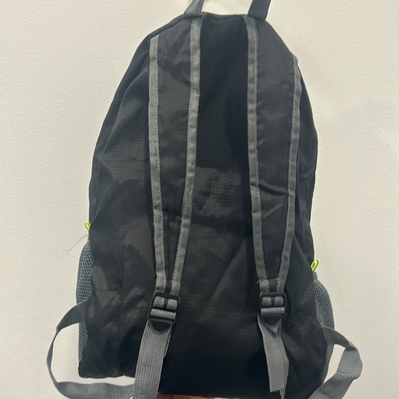 Packable backpack, nap-sac for travel - Picture 2 of 5